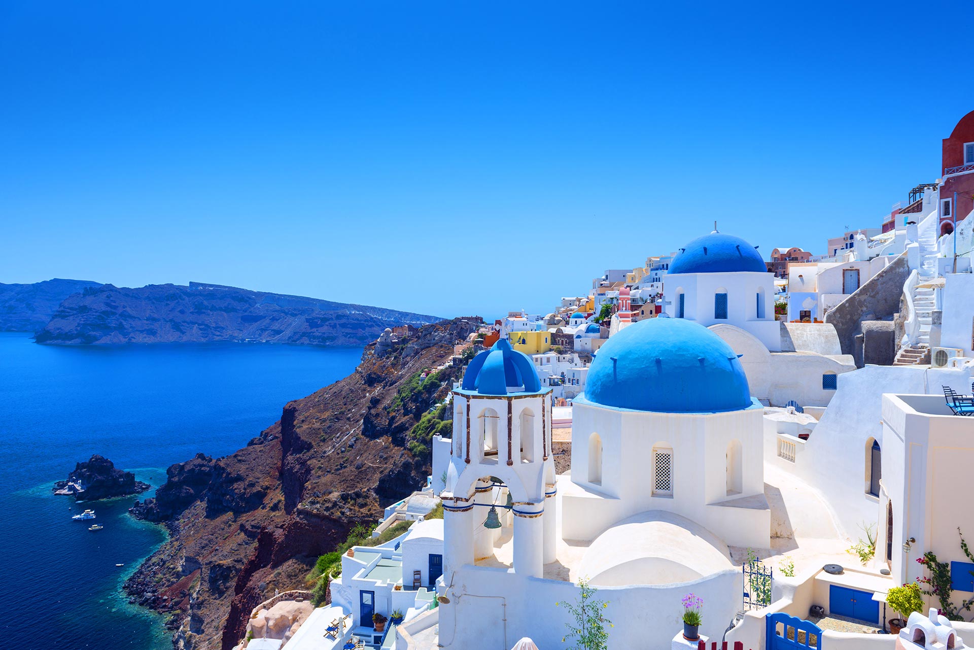FIND A PLACE AND GET LOST: A SUMMER IN SANTORINI